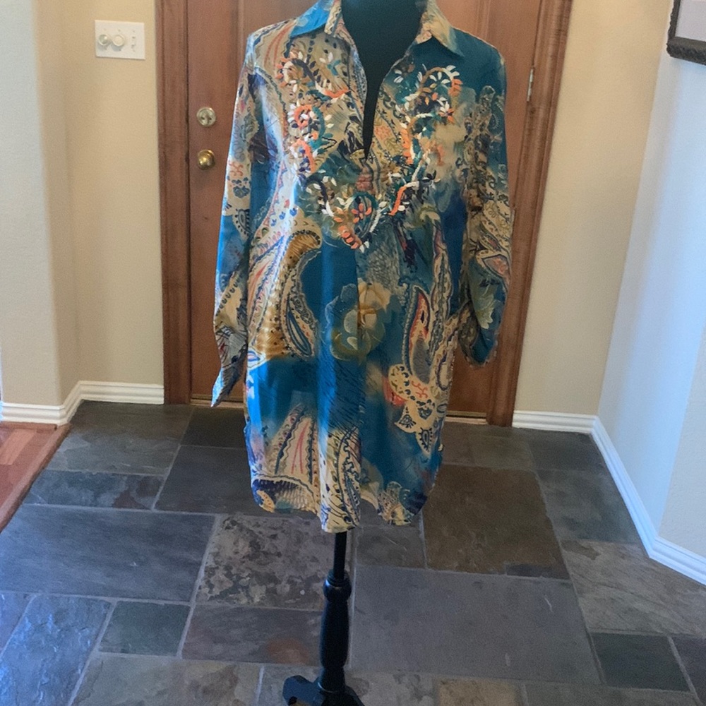 Striking turquoise, cream & orange tunic with high/low hem. Long sleeves. SZ M.